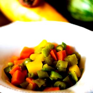 Quantas calorias em 1 porção (140 g) Legumes Sauté?