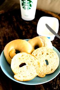 Quantas calorias em 1 porção (190 g) Bagel Americano?