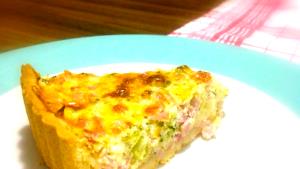 Quantas calorias em 1 Porção (192 G) Quiche de Queijo sem Carne?