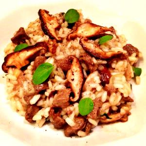 Quantas calorias em 1 porção (200 g) Risoto De Filé Mignon Com Arroz Integral?