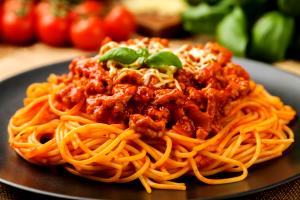 Quantas calorias em 1 Porção (249 G) Macarrão a Bolonhesa?