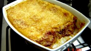 Quantas calorias em 1 porção (250 g) Escondidinho de Carne Seca?