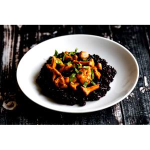 Quantas calorias em 1 porção (300 g) Risoto de Arroz Negro?