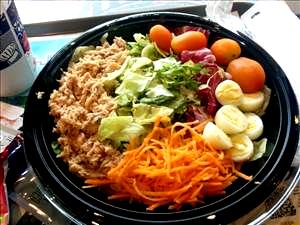 Quantas calorias em 1 porção (342 g) Salada de Atum?