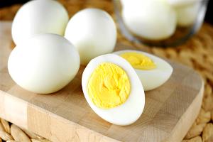 Quantas calorias em 1 Porção (50 G) Ovo Cozido?