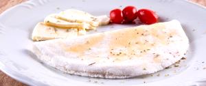 Quantas calorias em 1 porção (50 g) Tapioca Recheada Frango?