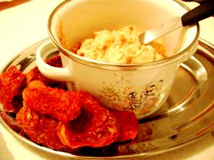 Quantas calorias em 1 porção (60 g) Bisnaga Gergelim com Tofu e Tomate Seco?