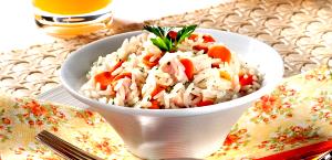 Quantas calorias em 1 porção Peito de Peru e Arroz Colorido?