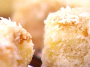 Quantas calorias em 1 Porção Bolinho de coco?
