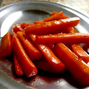 Quantas calorias em 1 Porção Cenoura sem casca cozida com molho vermelho sem sal?
