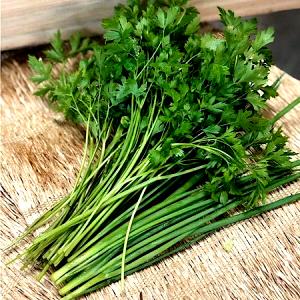 Quantas calorias em 1 Porção Cheiro-verde (50% cebolinha verde 50% salsa) cozido?