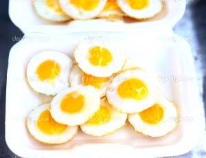 Quantas calorias em 1 Porção Codorna frito(a)?