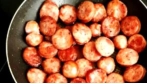 Quantas calorias em 1 Porção Linguiça frita?
