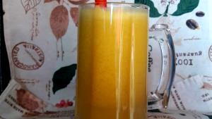 Quantas calorias em 1 Porção Maracujá refresco com suco natural com açúcar refinado?
