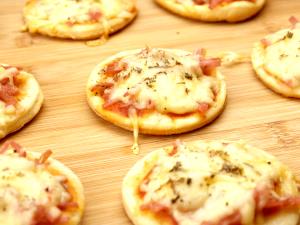 Quantas calorias em 1 Porção Mini pizza semipronta?