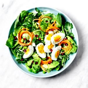 Quantas calorias em 1 Porção Salada vegetais crus alface tomate cebola sem tempero sem sal?