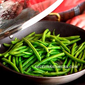 Quantas calorias em 1 Porção Vagem macarrão cozida sem sal?