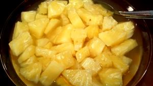 Quantas calorias em 1 Porçoes Abacaxi Em Calda Light?