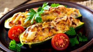 Quantas calorias em 1 Porçoes Abobrinha Recheada Com Frango?