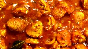 Quantas calorias em 1 Porçoes Almondega De Soja Com Molho De Tomate?