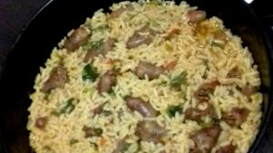 Quantas calorias em 1 Porçoes Arroz Branco Com Coração De Frango?