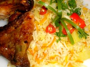 Quantas calorias em 1 Porçoes Arroz Integral Com Cenoura E Batata Doce?