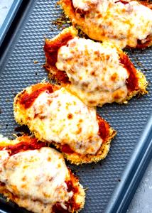Quantas calorias em 1 Porçoes Baked Chicken Parmesan?
