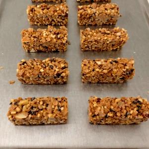 Quantas calorias em 1 Porçoes Barrinha De Cereal Caseira?