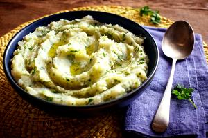 Quantas calorias em 1 Porçoes Batata Com Manteiga De Ervas?