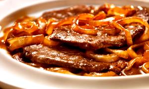 Quantas calorias em 1 Porçoes Bife De Panela De Pressão?
