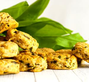 Quantas calorias em 1 Porçoes Biscoito De Aveia E Espinafre?