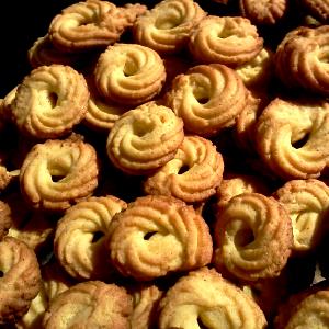 Quantas calorias em 1 Porçoes Biscoito De Farinha De Milho?