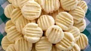 Quantas calorias em 1 Porçoes Biscoito De Maizena Assado?