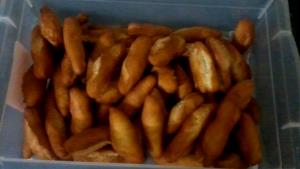 Quantas calorias em 1 Porçoes Biscoito De Trigo Frito(Tipo Bolinho De Chuva)?