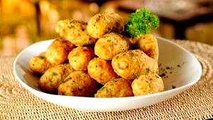 Quantas calorias em 1 Porçoes Bolinho De Arroz İntegral Assado?