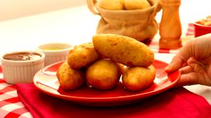 Quantas calorias em 1 Porçoes Bolinho De Bata Com Carne?
