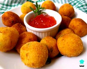 Quantas calorias em 1 Porçoes Bolinhos De Batata?