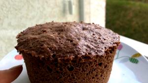 Quantas calorias em 1 Porçoes Bolo De Banana De Microondas Com Chocolate Crunch?