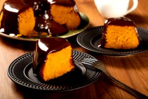 Quantas calorias em 1 Porçoes Bolo De Cenoura De Liquidificador?