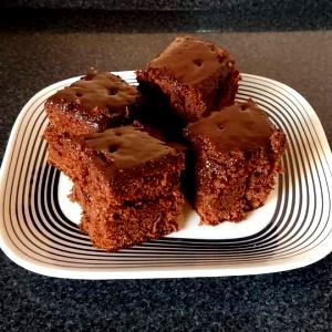 Quantas calorias em 1 Porçoes Bolo De Chocolate De Liquidificador (Receita Dupla)?