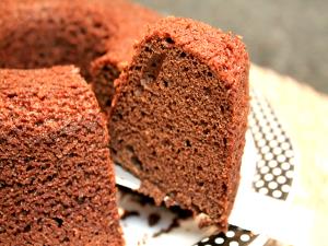 Quantas calorias em 1 Porçoes Bolo De Chocolate Especial Light?