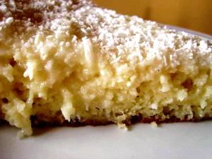 Quantas calorias em 1 Porçoes Bolo De Coco Molhado?