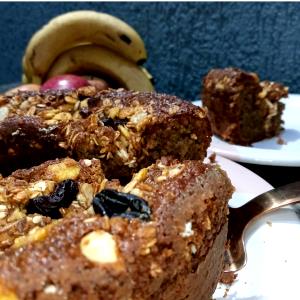 Quantas calorias em 1 Porçoes Bolo De Granola, Banana E Maçã?