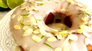 Quantas calorias em 1 Porçoes Bolo De Limão Com Amendoa?