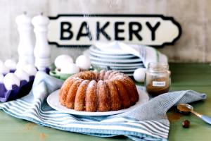Quantas calorias em 1 Porçoes Bolo De Iogurte Com Especiarias?