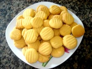 Quantas calorias em 1 Porçoes BISCOITOS DE FUBÁ?