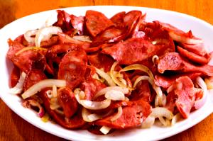 Quantas calorias em 1 Porçoes Calabresa Acebolada?