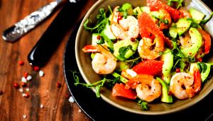 Quantas calorias em 1 Porçoes Camarão Grelhado Com Salada?