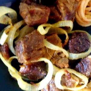 Quantas calorias em 1 Porçoes CARNE BOVINA PATINHO REFOGADA ACEBOLADA?