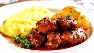 Quantas calorias em 1 Porçoes Carne Com Cachaça?
